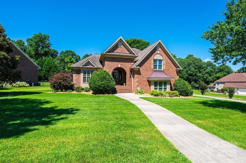 Property image 2 at 1083 Fox Chase Drive, Newton, NC 28658