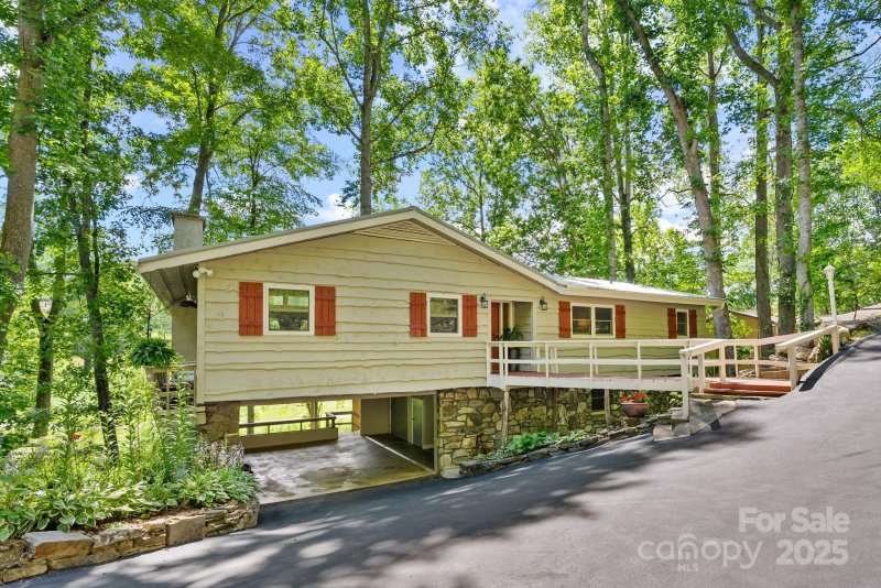 Property image 4 of 386 Country Club Drive in Springdale Estates, Canton, NC 28716