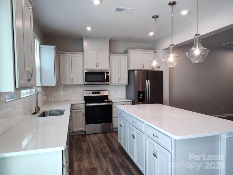 Property image 4 of 8114 Overmeadow Lane in Northfield Crossing, Charlotte, NC 28269