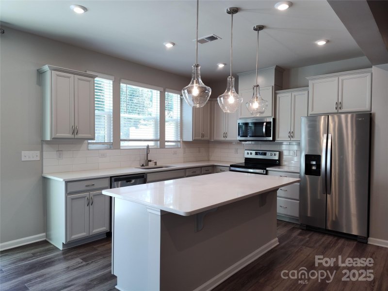 Property image 5 of 8114 Overmeadow Lane in Northfield Crossing, Charlotte, NC 28269