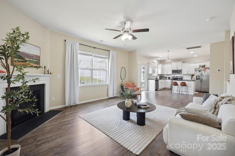 Property image 2 of 154 King William Drive in Kensington Village, Mooresville, NC 28115