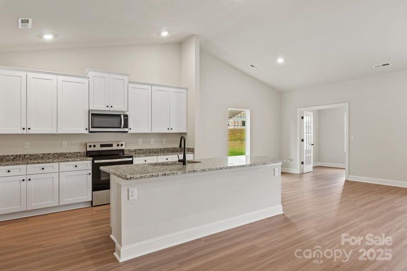 Property image 5 of 7106 Jerimoth Drive in Ascot Woods, Charlotte, NC 28215