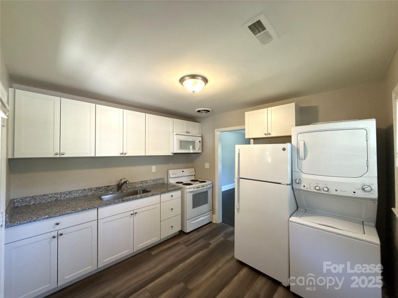 Property image 3 at 1000 Roanoke Avenue, Charlotte, NC 28205