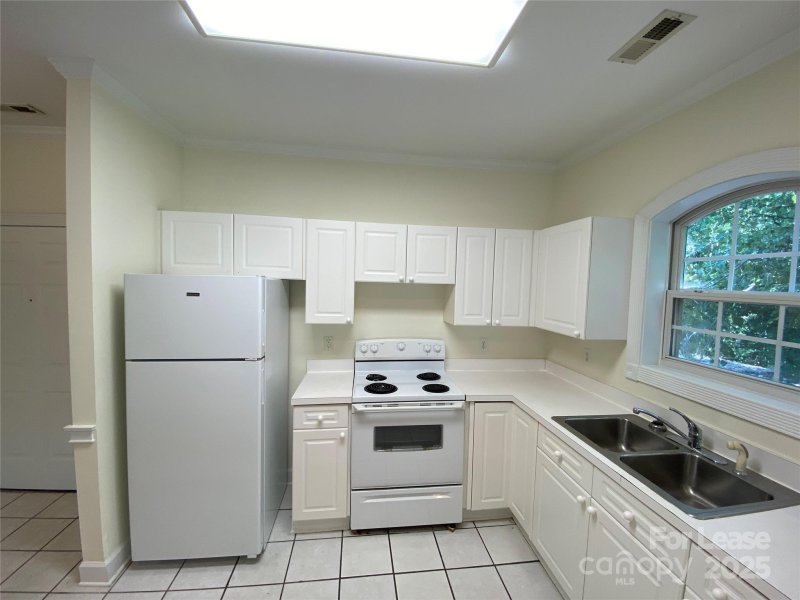 Property image 2 at 8642 Coralbell Lane, Charlotte, NC 28213