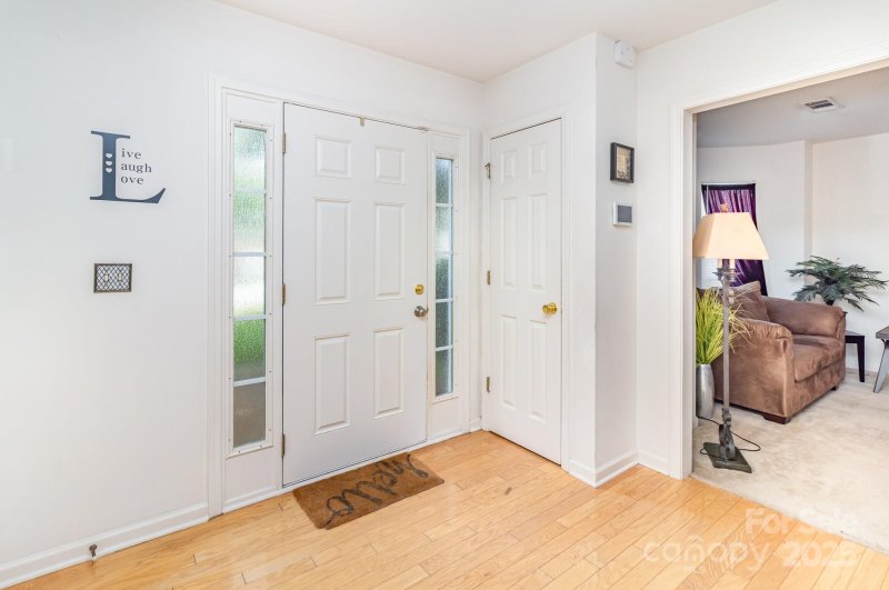 Property image 3 of 6619 Bittinger Court in Linda Vista, Charlotte, NC 28216