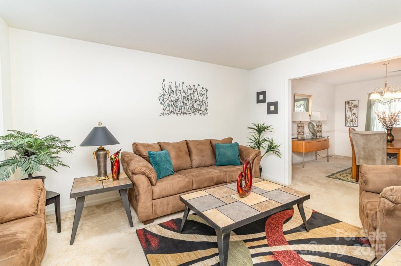 Property image 4 of 6619 Bittinger Court in Linda Vista, Charlotte, NC 28216