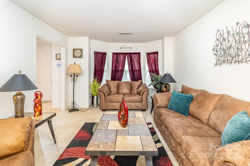 Property image 5 of 6619 Bittinger Court in Linda Vista, Charlotte, NC 28216