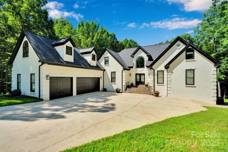 Property image 2 of 14901 Majestic Oak Drive in Royal Oaks, Charlotte, NC 28278