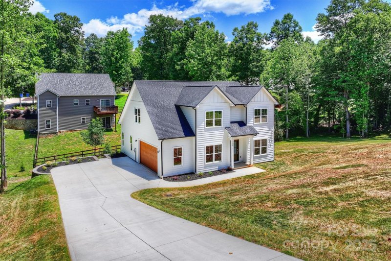 Property image 5 of 164 Meadow Glen Drive in Meadow Glen, Troutman, NC 28166