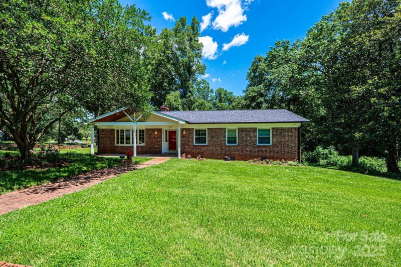 Property image 2 of 1036 11th Street Circle Drive in Forest Hills, Hickory, NC 28601