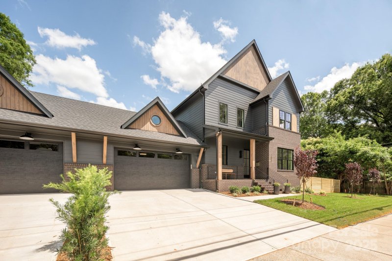Property image 3 at 1830 Commodore Street, Charlotte, NC 28205