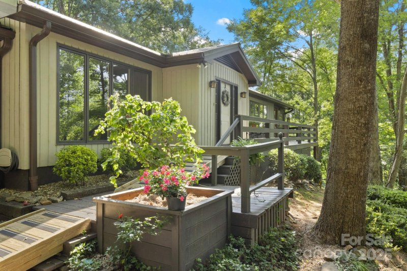 Property image 4 of 56 Cardinal Circle in Gillette Woods, Tryon, NC 28782