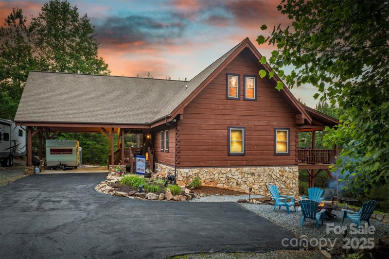 Property image 3 of 16 Saratoga Drive in Grandview Peaks, Nebo, NC 28761