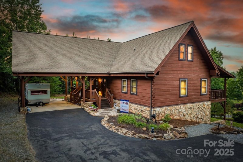 Property image 4 of 16 Saratoga Drive in Grandview Peaks, Nebo, NC 28761