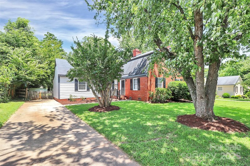 Property image 3 at 3909 Woodbriar Trail, Charlotte, NC 28205