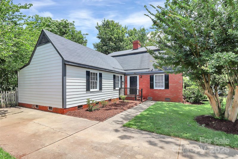 Property image 4 at 3909 Woodbriar Trail, Charlotte, NC 28205