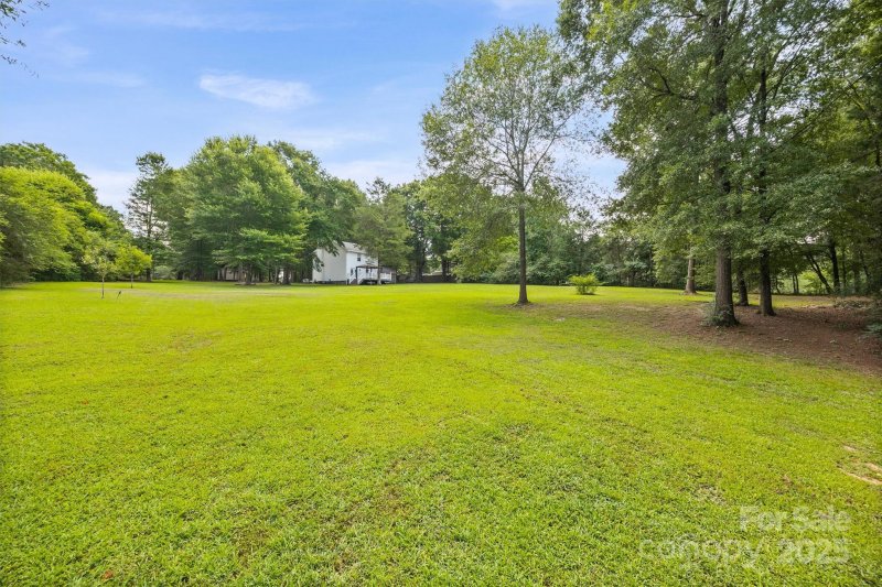 Property image 2 of 1975 Kehl Road in Peachtree Plantation, Clover, SC 29710