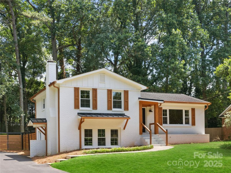 Property image 2 at 2120 Shadyview Drive, Charlotte, NC 28210