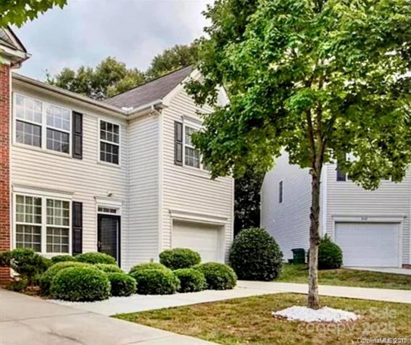 Property image 2 at 2150 Winthrop Chase Drive, Charlotte, NC 28212