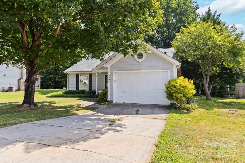 Property image 3 of 3004 Walsingham Court in Ashley Farms, Matthews, NC 28105