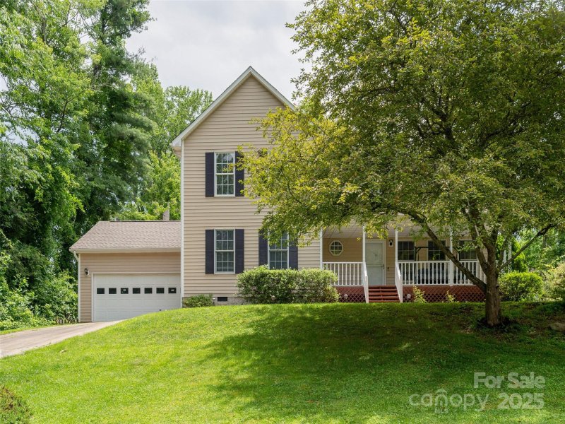 Property image 2 of 30 Collenwood Road in Oak Park, Arden, NC 28704