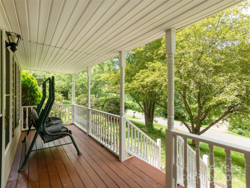 Property image 3 of 30 Collenwood Road in Oak Park, Arden, NC 28704