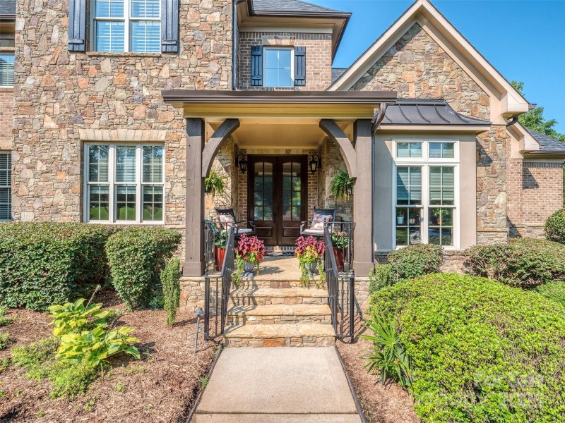 Property image 4 of 1377 Shinnecock Lane in Firethorne, Fort Mill, SC 29707