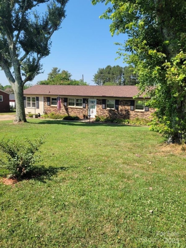 Property image 2 at 111 Redwood Lane, Gastonia, NC 28052