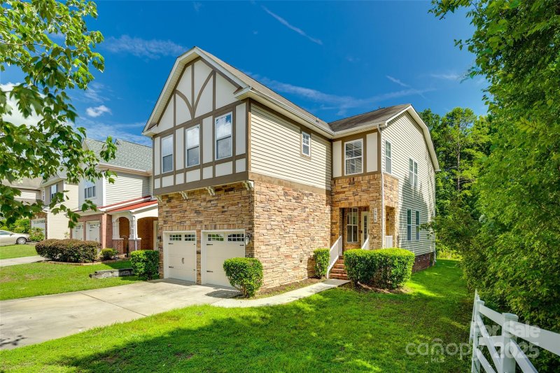 Property image 2 at 13916 Mallard Lake Road, Charlotte, NC 28262