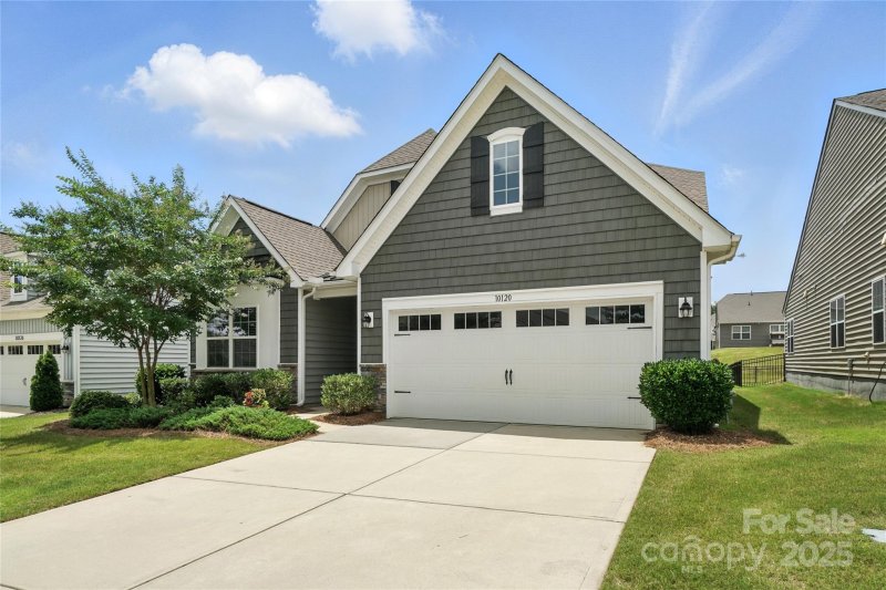Property image 3 of 10120 Berkeley Castle Drive in Chateau, Charlotte, NC 28273