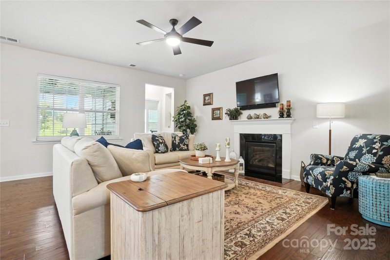 Property image 5 of 10120 Berkeley Castle Drive in Chateau, Charlotte, NC 28273
