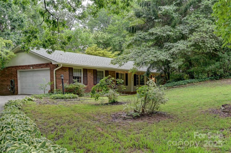 Property image 2 at 8 Mayfair Drive, Candler, NC 28715