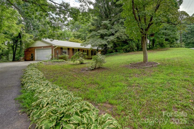 Property image 3 at 8 Mayfair Drive, Candler, NC 28715