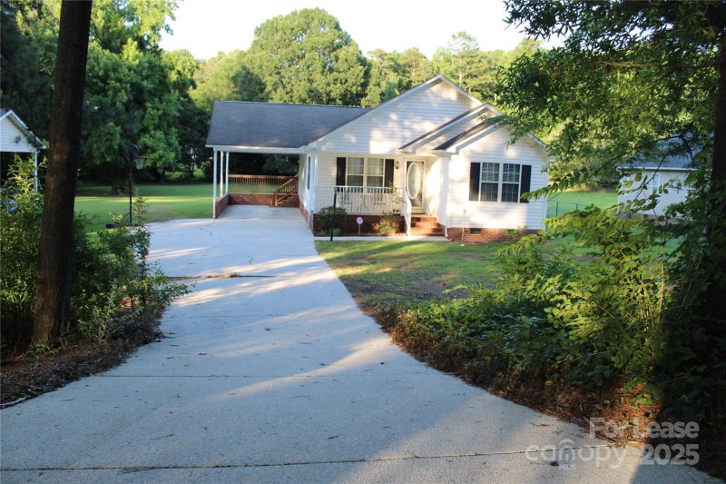 Property image 2 at 2927 Sheets Circle, Charlotte, NC 28214