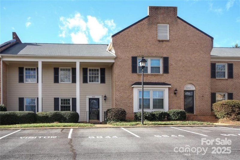 Olde Georgetowne, Charlotte Community