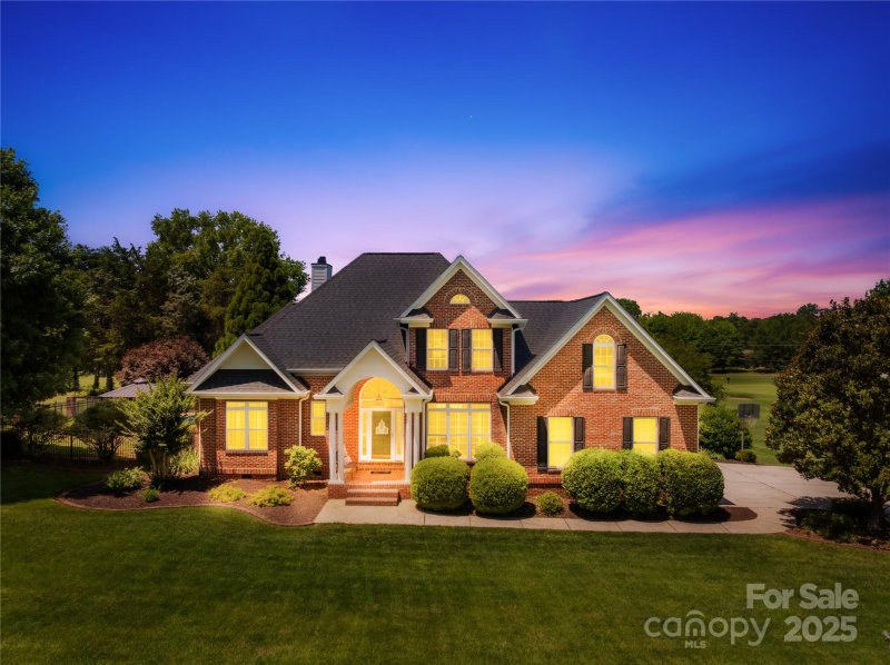 Property image 2 of 132 Broadbill Drive in Woodland Hills, Mooresville, NC 28117