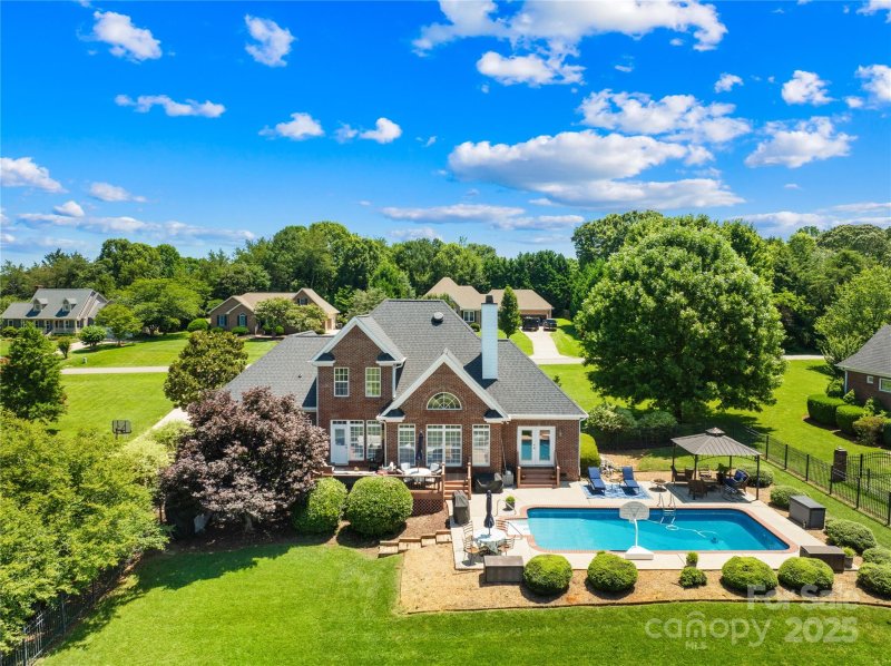 Property image 3 of 132 Broadbill Drive in Woodland Hills, Mooresville, NC 28117