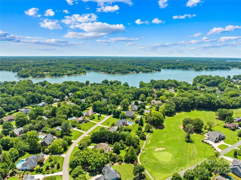 Property image 4 of 132 Broadbill Drive in Woodland Hills, Mooresville, NC 28117