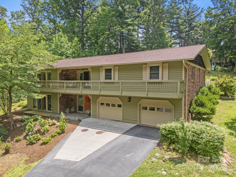 Property image 2 of 894 Indian Hill Road in Indian Hill, Hendersonville, NC 28791