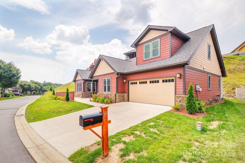 Property image 2 of 64 Creekside View Drive in Pinebrook Farms, Asheville, NC 28804