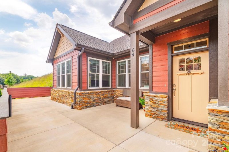 Property image 3 of 64 Creekside View Drive in Pinebrook Farms, Asheville, NC 28804