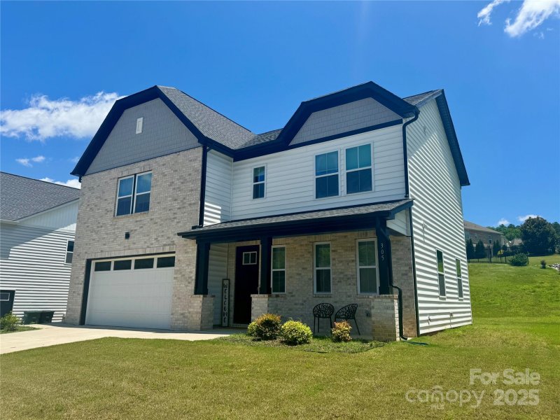 Property image 2 of 305 Pleasant Hill Drive in Pleasant Oaks, Concord, NC 28025