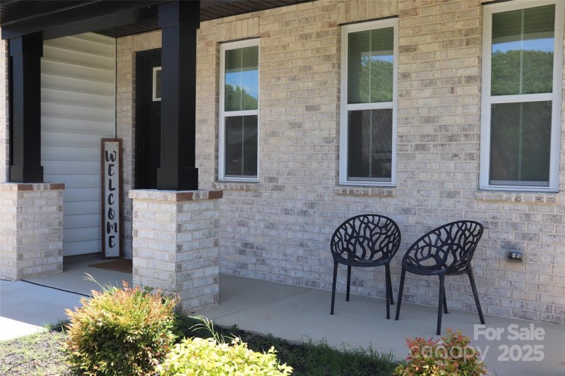 Property image 3 of 305 Pleasant Hill Drive in Pleasant Oaks, Concord, NC 28025