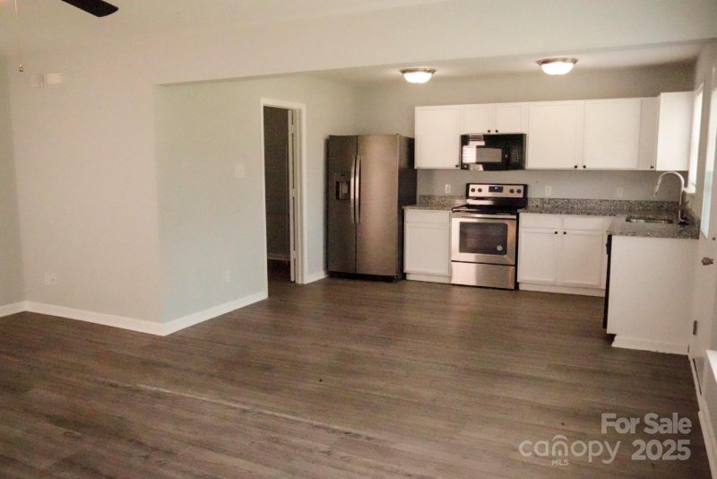 Property image 5 of 7619 Monarch Birch Lane in Kingstree, Charlotte, NC 28215