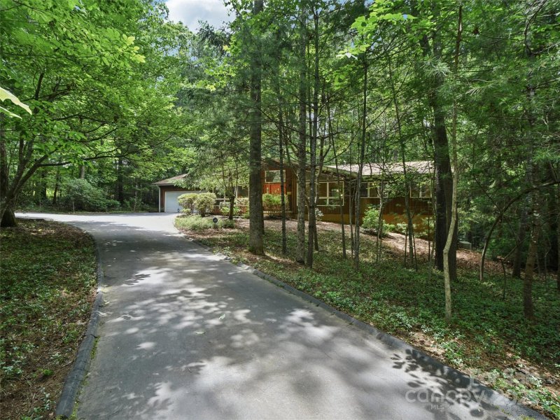 Property image 4 of 105 Sunningdale Drive in Claremont, Flat Rock, NC 28731