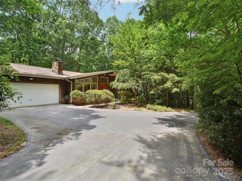 Property image 5 of 105 Sunningdale Drive in Claremont, Flat Rock, NC 28731