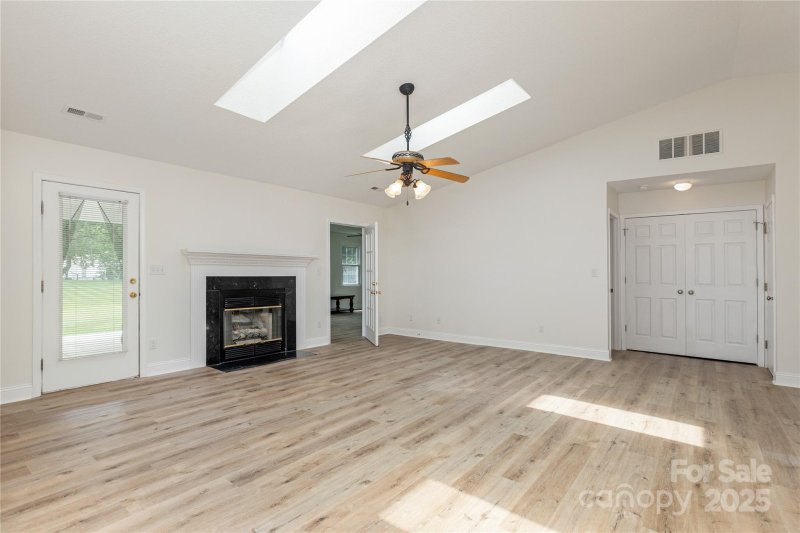 Property image 3 of 802 Woodlark Court in Southchase, Fletcher, NC 28732