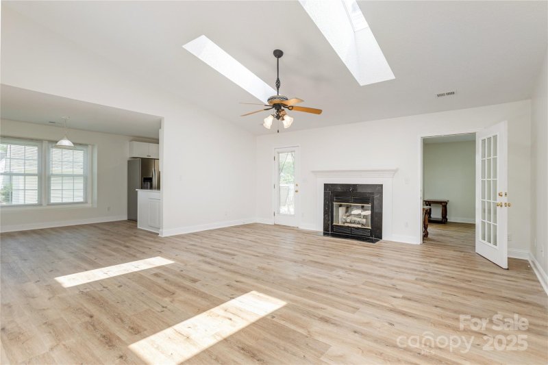 Property image 4 of 802 Woodlark Court in Southchase, Fletcher, NC 28732