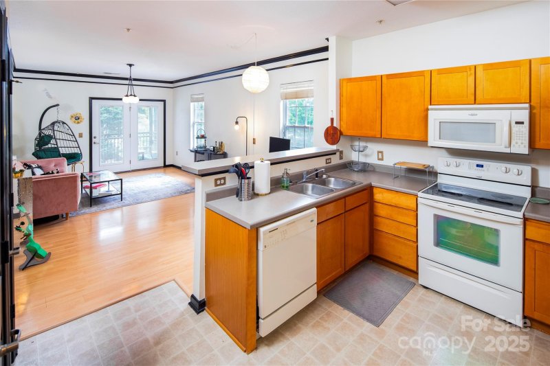 Property image 4 at 738 Appeldoorn Circle, Asheville, NC 28803