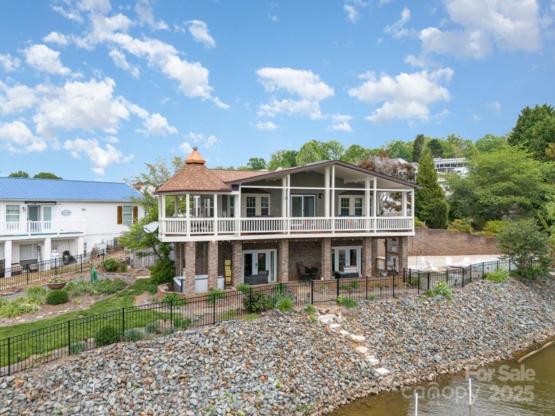 216 Grand View Drive